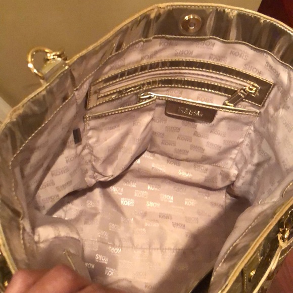 Michael Kors Gold metallic handbag - Picture 5 of 5